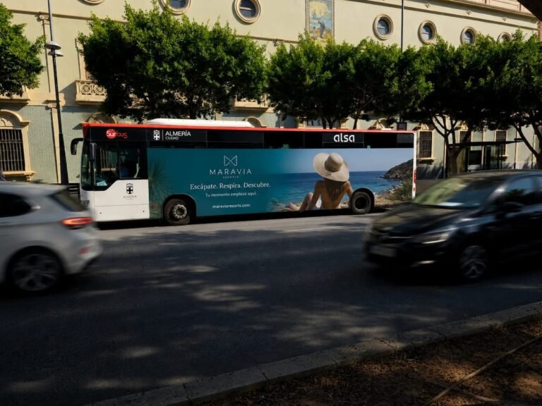 Publicidad en autobuses vs vallas publicitarias