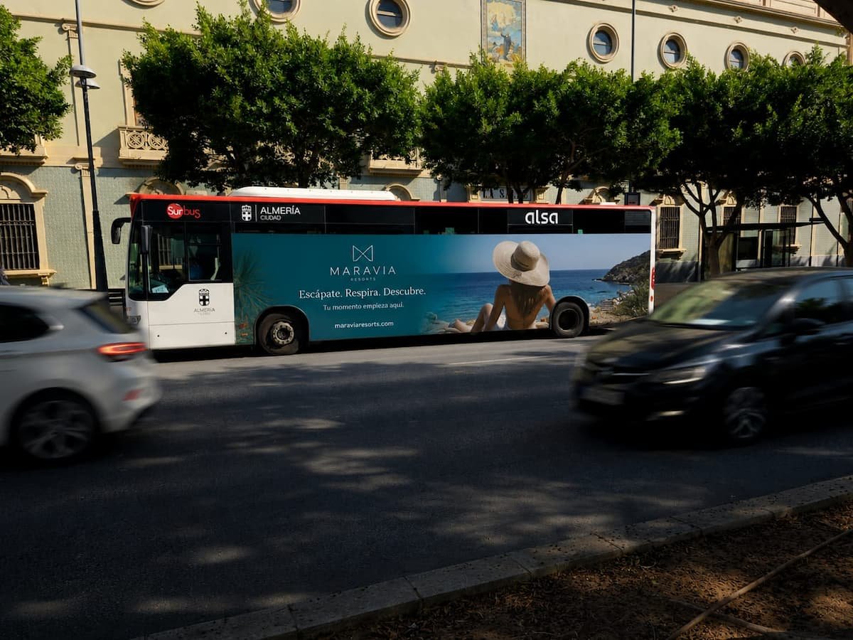Publicidad en autobuses vs vallas publicitarias